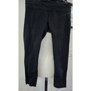 Lululemon black leggings 6  preowned women's 
Small flaws